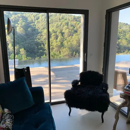 Californian 4 Bedrooms 别墅